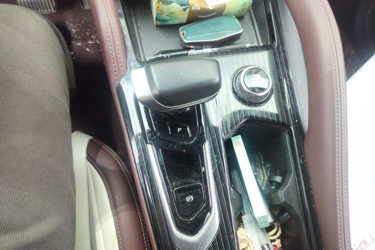 Used Geely Auto Monjaro L 2021 2.0TD DCT EVO Two-Wheel Drive Prestige Version Gear Lever