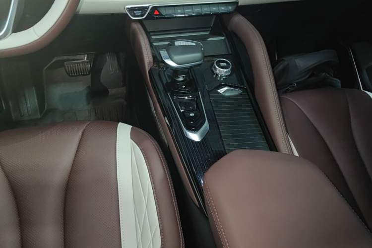 Used Geely Auto Monjaro L 2021 2.0TD DCT EVO Two-Wheel Drive Smart Luxury Version Gear Lever