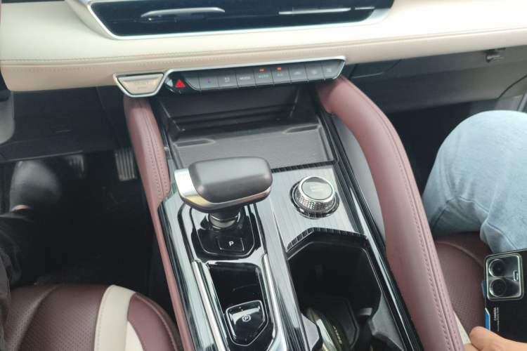 Used Geely Auto Monjaro L 2021 2.0TD DCT EVO Two-Wheel Drive Smart Luxury Version Gear Lever