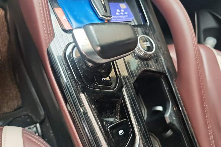 Used Geely Auto Monjaro L 2021 2.0TD DCT EVO Two-Wheel Drive Prestige Version Gear Lever