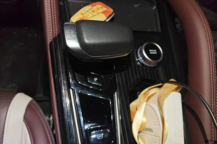 Used Geely Auto Monjaro L 2021 2.0TD DCT EVO Two-Wheel Drive Smart Luxury Version Gear Lever