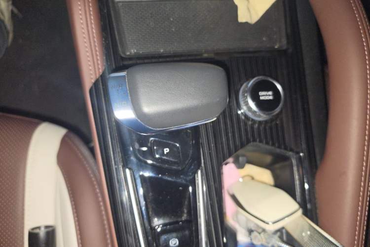 Used Geely Auto Monjaro L 2021 2.0TD DCT EVO Two-Wheel Drive Smart Luxury Version Gear Lever