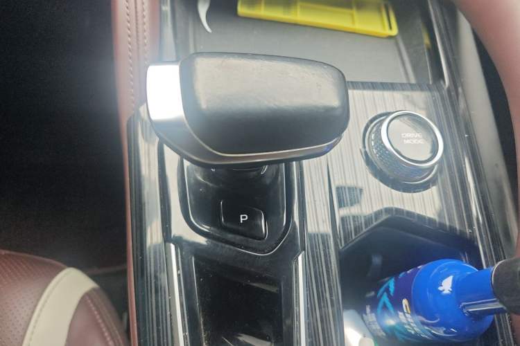 Used Geely Auto Monjaro L 2021 2.0TD DCT EVO Two-Wheel Drive Prestige Version Gear Lever