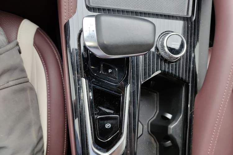 Used Geely Auto Monjaro L 2021 2.0TD DCT EVO Two-Wheel Drive Smart Luxury Version Gear Lever