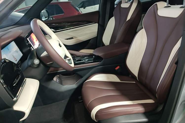 Used Geely Auto Monjaro L 2021 2.0TD DCT EVO Two-Wheel Drive Prestige Version Left Front Seat