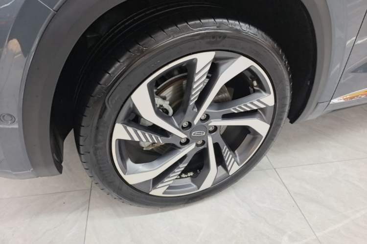 Used Geely Auto Monjaro L 2021 2.0TD DCT EVO Two-Wheel Drive Smart Luxury Version Left Front Wheel Hub