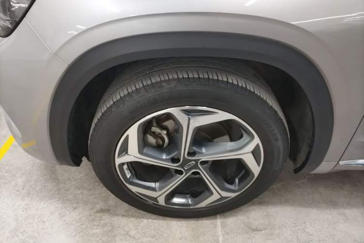 Used Geely Auto Monjaro L 2021 2.0TD DCT EVO Two-Wheel Drive Prestige Version Left Front Wheel Hub