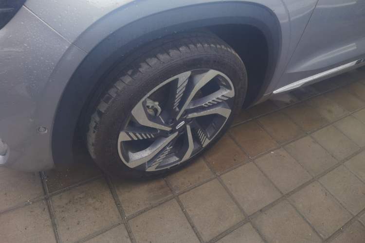 Used Geely Auto Monjaro L 2021 2.0TD DCT EVO Two-Wheel Drive Smart Luxury Version Left Front Wheel Hub