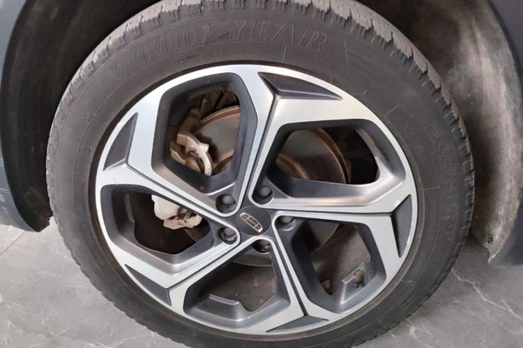 Used Geely Auto Monjaro L 2021 2.0TD DCT EVO Two-Wheel Drive Prestige Version Left Front Wheel Hub