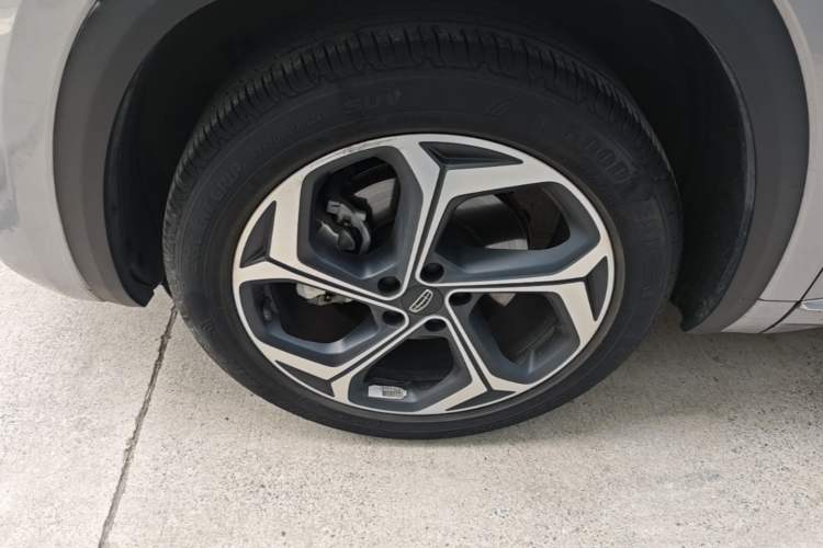 Used Geely Auto Monjaro L 2021 2.0TD DCT EVO Two-Wheel Drive Prestige Version Left Front Wheel Hub