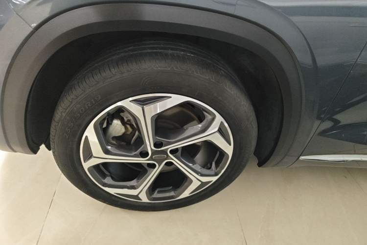 Used Geely Auto Monjaro L 2021 2.0TD High-Power Automatic All-Wheel Drive Luxury Version Left Front Wheel Hub