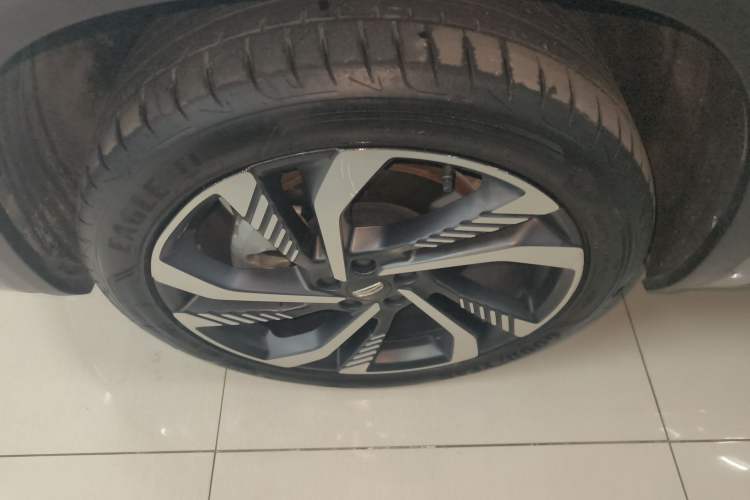 Used Geely Auto Monjaro L 2021 2.0TD DCT EVO Two-Wheel Drive Smart Luxury Version Left Front Wheel Hub