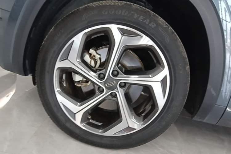 Used Geely Auto Monjaro L 2021 2.0TD DCT EVO Two-Wheel Drive Prestige Version Left Front Wheel Hub