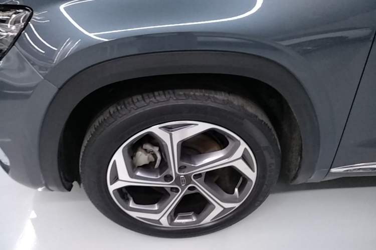 Used Geely Auto Monjaro L 2021 2.0TD DCT EVO Two-Wheel Drive Prestige Version Left Front Wheel Hub