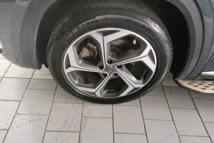 Used Geely Auto Monjaro L 2021 2.0TD DCT EVO Two-Wheel Drive Prestige Version Left Front Wheel Hub