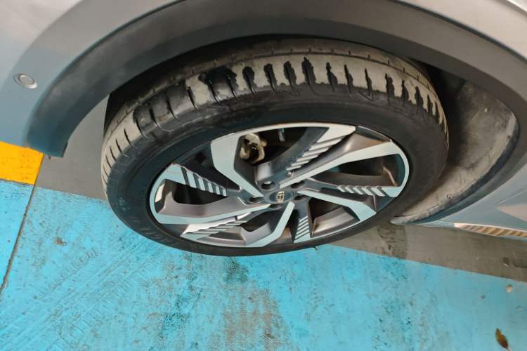 Used Geely Auto Monjaro L 2021 2.0TD DCT EVO Two-Wheel Drive Smart Luxury Version Left Front Wheel Hub