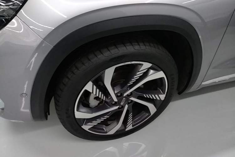Used Geely Auto Monjaro L 2021 2.0TD DCT EVO Two-Wheel Drive Smart Luxury Version Left Front Wheel Hub