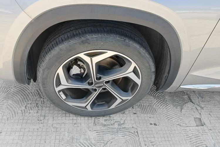Used Geely Auto Monjaro L 2021 2.0TD DCT EVO Two-Wheel Drive Prestige Version Left Front Wheel Hub