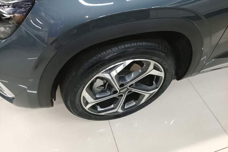 Used Geely Auto Monjaro L 2021 2.0TD DCT EVO Two-Wheel Drive Prestige Version Left Front Wheel Hub