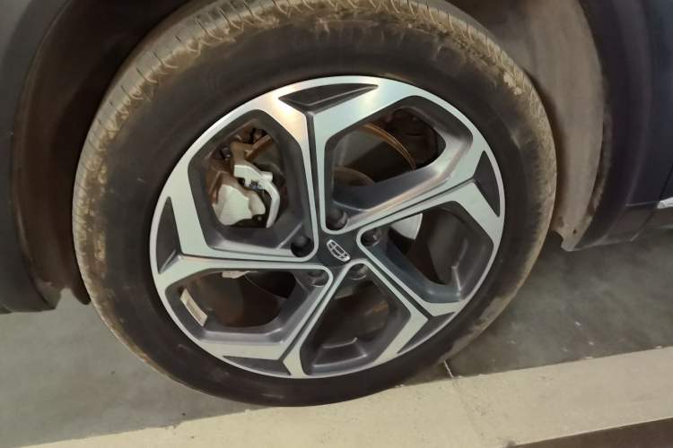 Used Geely Auto Monjaro L 2021 2.0TD DCT EVO Two-Wheel Drive Prestige Version Left Front Wheel Hub