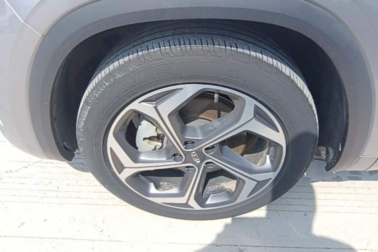 Used Geely Auto Monjaro L 2021 2.0TD DCT EVO Two-Wheel Drive Prestige Version Left Front Wheel Hub