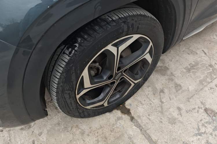 Used Geely Auto Monjaro L 2021 2.0TD DCT EVO Two-Wheel Drive Prestige Version Left Front Wheel Hub