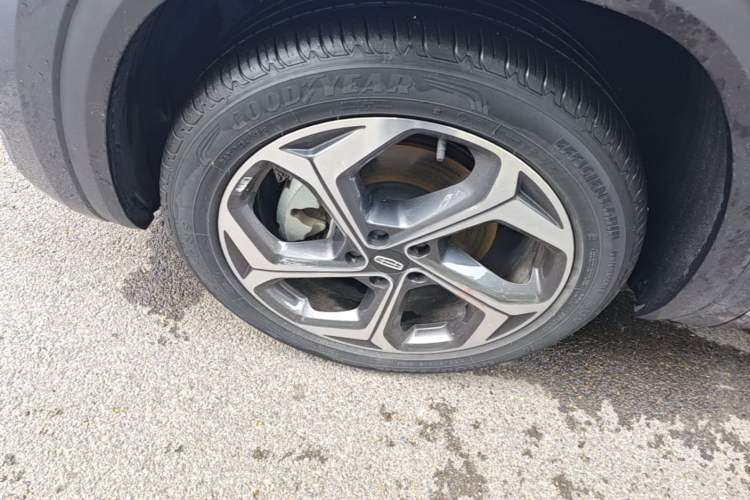 Used Geely Auto Monjaro L 2021 2.0TD DCT EVO Two-Wheel Drive Prestige Version Left Front Wheel Hub