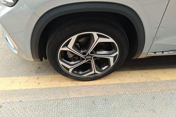 Used Geely Auto Monjaro L 2021 2.0TD DCT EVO Two-Wheel Drive Prestige Version Left Front Wheel Hub