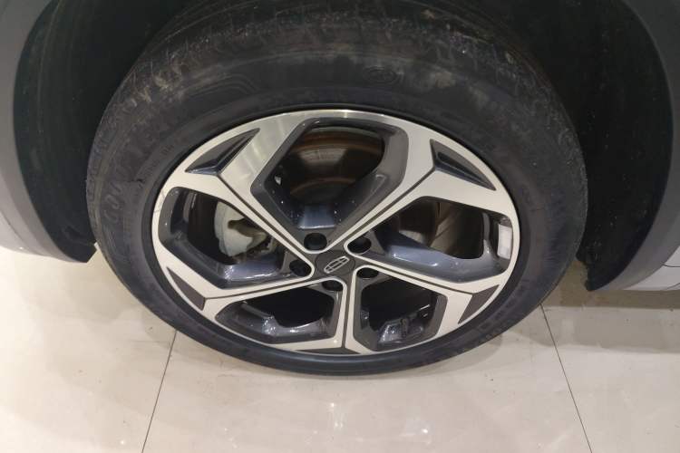 Used Geely Auto Monjaro L 2021 2.0TD DCT EVO Two-Wheel Drive Prestige Version Left Front Wheel Hub