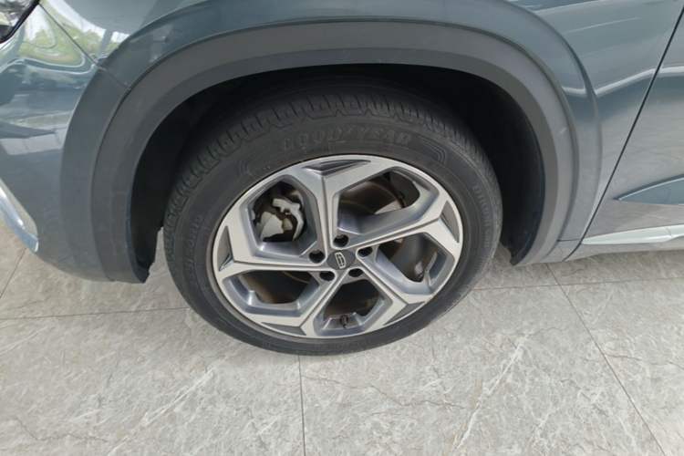 Used Geely Auto Monjaro L 2021 2.0TD DCT EVO Two-Wheel Drive Prestige Version Left Front Wheel Hub