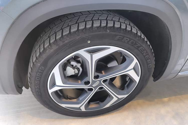 Used Geely Auto Monjaro L 2021 2.0TD DCT EVO Two-Wheel Drive Prestige Version Left Front Wheel Hub