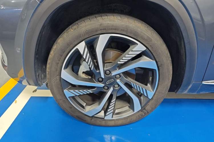 Used Geely Auto Monjaro L 2021 2.0TD DCT EVO Two-Wheel-Drive Flagship Version Left Front Wheel Hub
