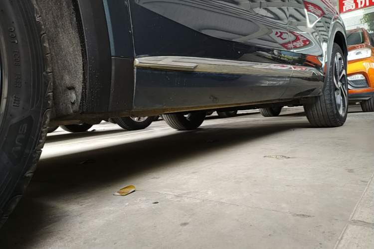 Used Geely Auto Monjaro L 2021 2.0TD DCT EVO Two-Wheel Drive Smart Luxury Version Left Side Sill