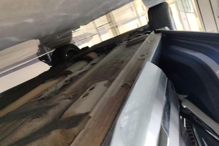 Used Geely Auto Monjaro L 2021 2.0TD DCT EVO Two-Wheel Drive Prestige Version Left Side Sill