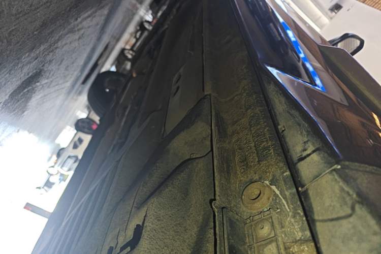 Used Geely Auto Monjaro L 2021 2.0TD DCT EVO Two-Wheel Drive Smart Luxury Version Left Side Sill
