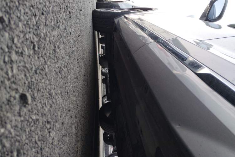 Used Geely Auto Monjaro L 2021 2.0TD DCT EVO Two-Wheel Drive Prestige Version Left Side Sill