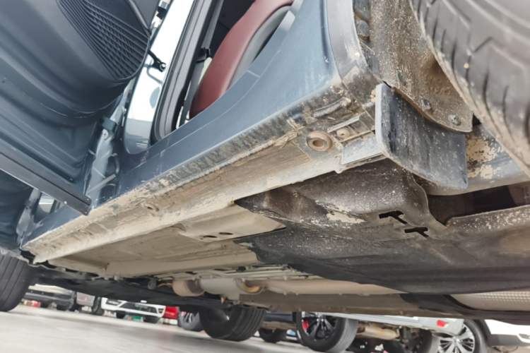 Used Geely Auto Monjaro L 2021 2.0TD DCT EVO Two-Wheel Drive Prestige Version Left Side Sill