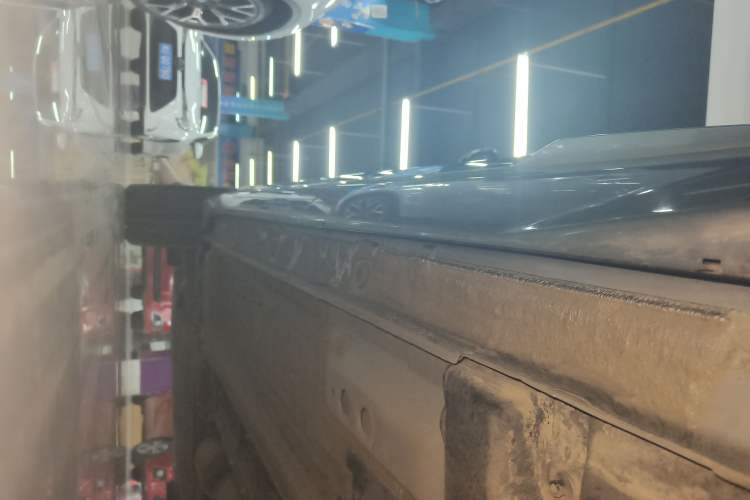Used Geely Auto Monjaro L 2021 2.0TD DCT EVO Two-Wheel Drive Smart Luxury Version Left Side Sill