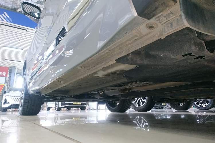Used Geely Auto Monjaro L 2021 2.0TD DCT EVO Two-Wheel Drive Smart Luxury Version Left Side Sill