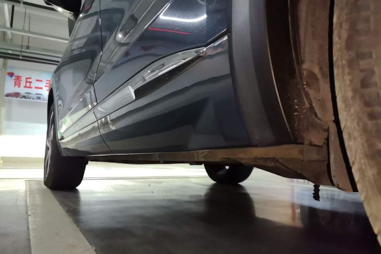 Used Geely Auto Monjaro L 2021 2.0TD DCT EVO Two-Wheel Drive Prestige Version Left Side Sill