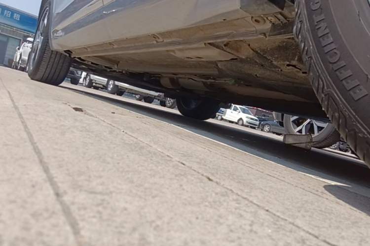 Used Geely Auto Monjaro L 2021 2.0TD DCT EVO Two-Wheel Drive Prestige Version Left Side Sill