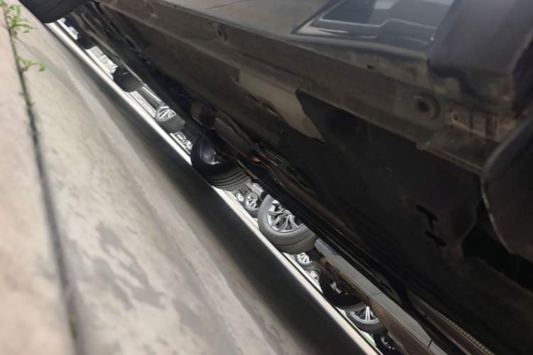 Used Geely Auto Monjaro L 2021 2.0TD DCT EVO Two-Wheel Drive Smart Luxury Version Left Side Sill
