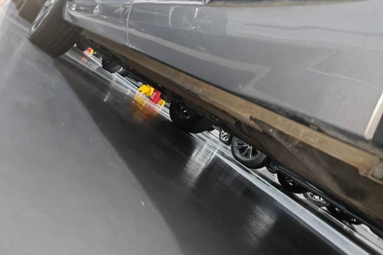 Used Geely Auto Monjaro L 2021 2.0TD DCT EVO Two-Wheel Drive Smart Luxury Version Left Side Sill