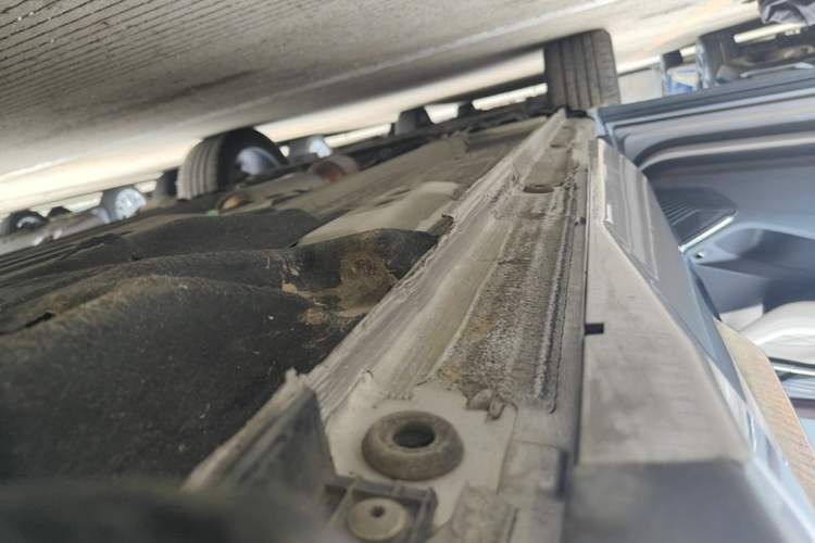 Used Geely Auto Monjaro L 2021 2.0TD DCT EVO Two-Wheel Drive Smart Luxury Version Left Side Sill