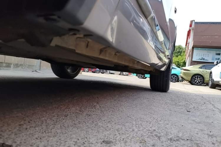 Used Geely Auto Monjaro L 2021 2.0TD DCT EVO Two-Wheel Drive Prestige Version Left Side Sill
