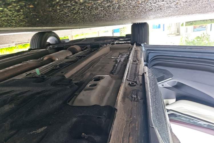 Used Geely Auto Monjaro L 2021 2.0TD DCT EVO Two-Wheel Drive Prestige Version Left Side Sill