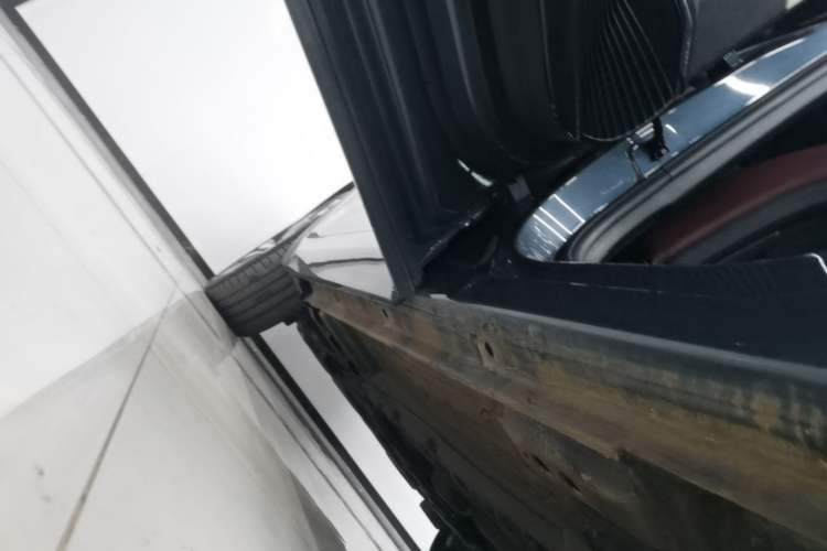 Used Geely Auto Monjaro L 2021 2.0TD DCT EVO Two-Wheel Drive Smart Luxury Version Left Side Sill