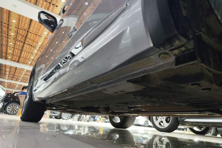 Used Geely Auto Monjaro L 2021 2.0TD DCT EVO Two-Wheel Drive Prestige Version Left Side Sill
