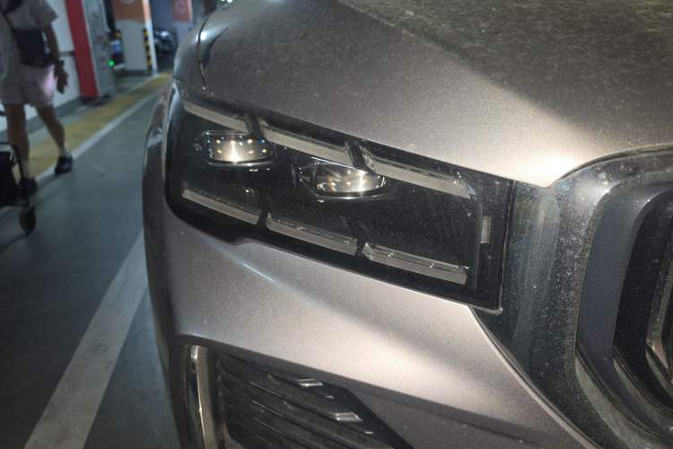 Used Geely Auto Monjaro L 2021 2.0TD DCT EVO Two-Wheel Drive Smart Luxury Version Right Front Headlight