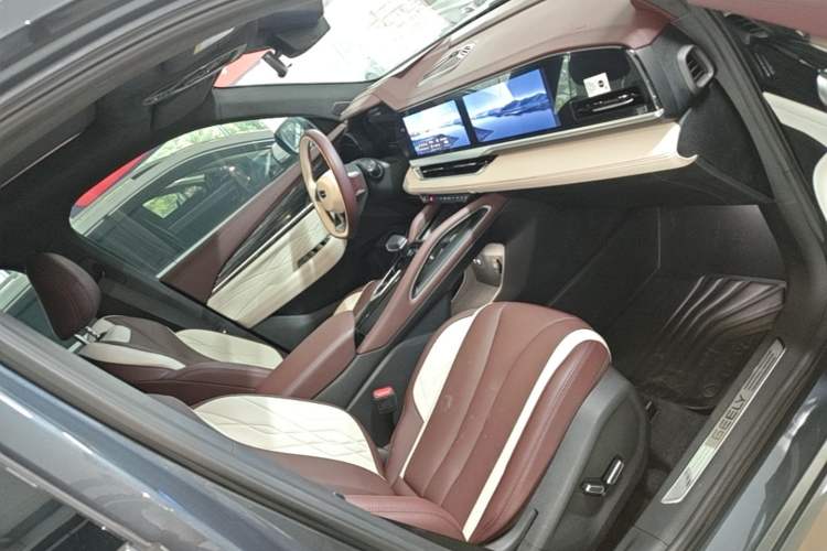 Used Geely Auto Monjaro L 2021 2.0TD High-Power Automatic All-Wheel Drive Luxury Version Right Front Seat